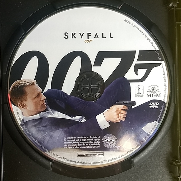 Skyfall, Daniel Craig as 007, DVD - Picture 6 of 10